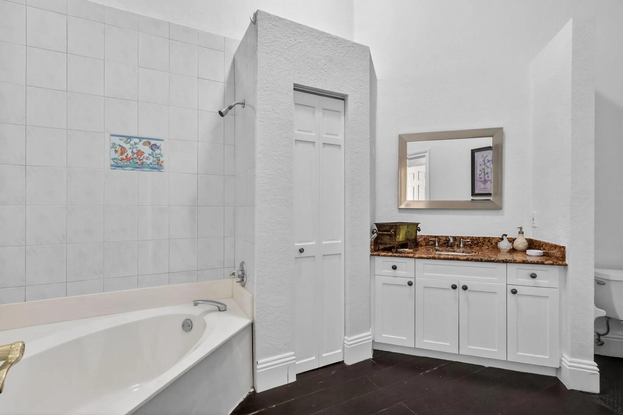 Second bath in main house