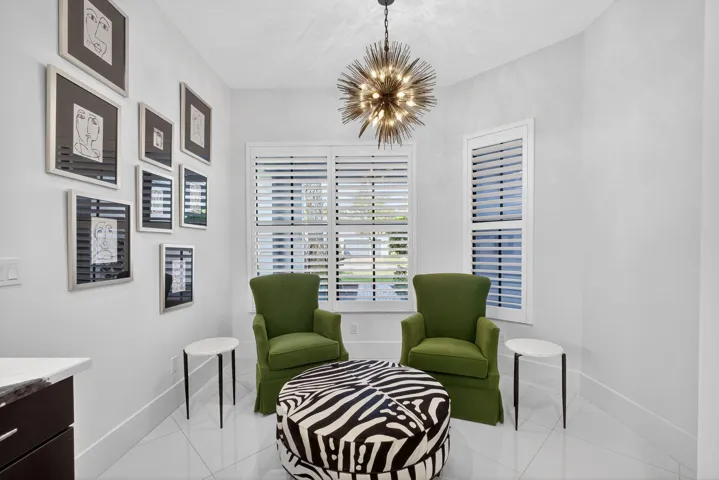 Kitchen Seating Area
