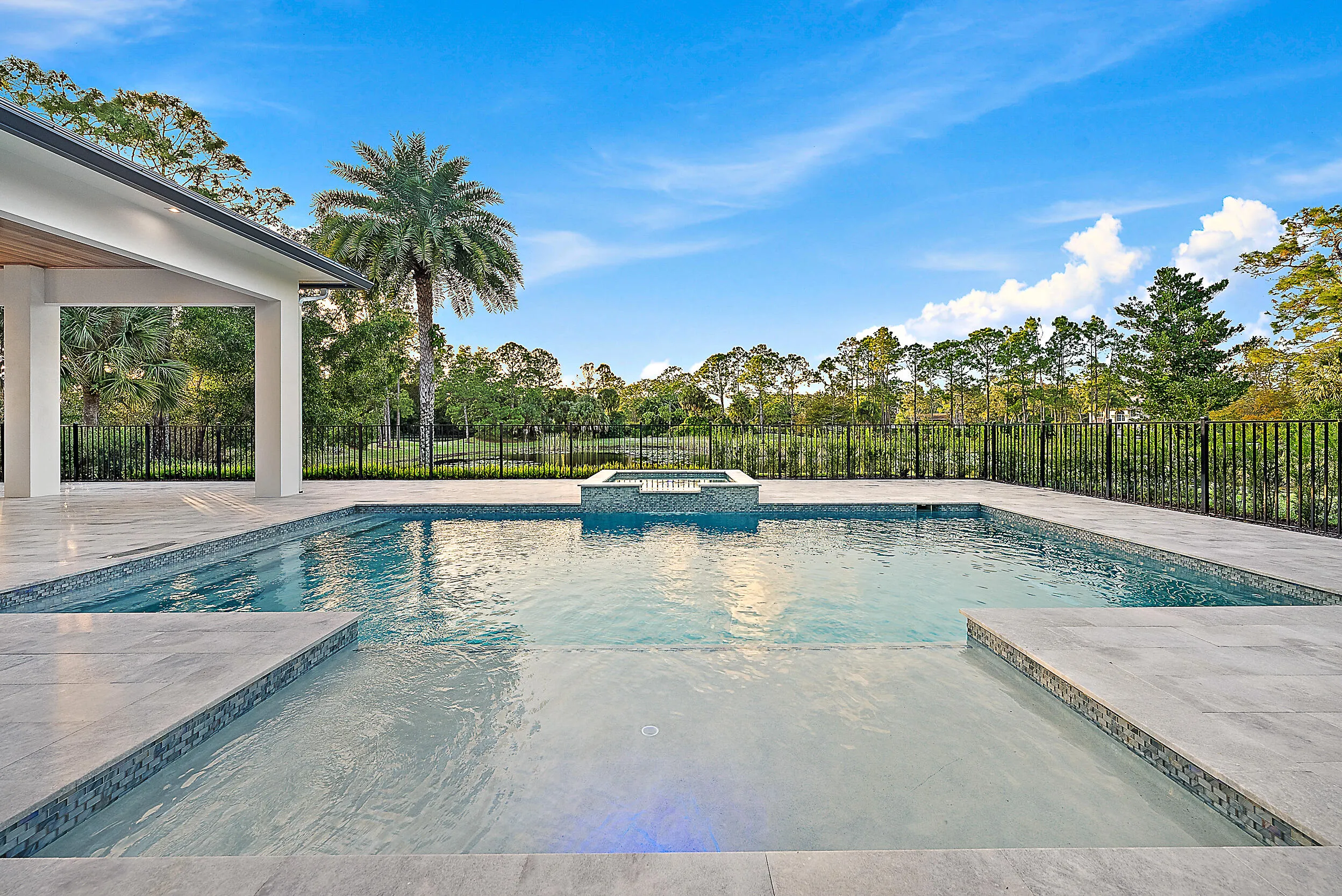 Saltwater Pool, Spa, & Sunshelf