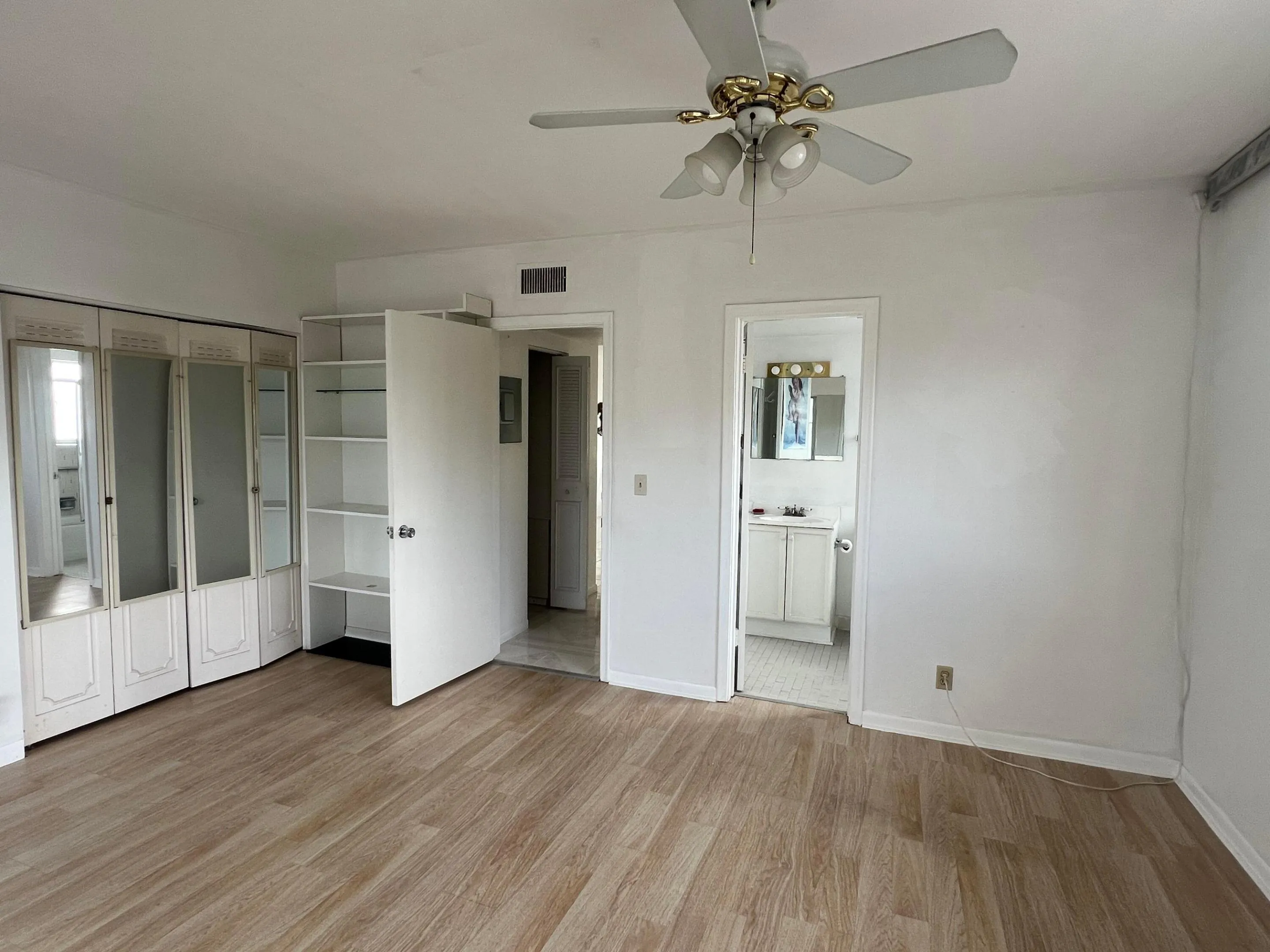 Bedroom : bathroom
