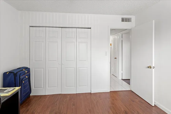 Laminate floors No carpet