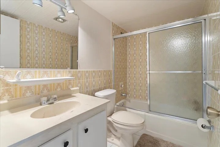 More stylish decor from back in the day!