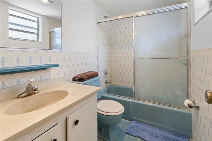 Vintage bath! Blue tub. Retro!