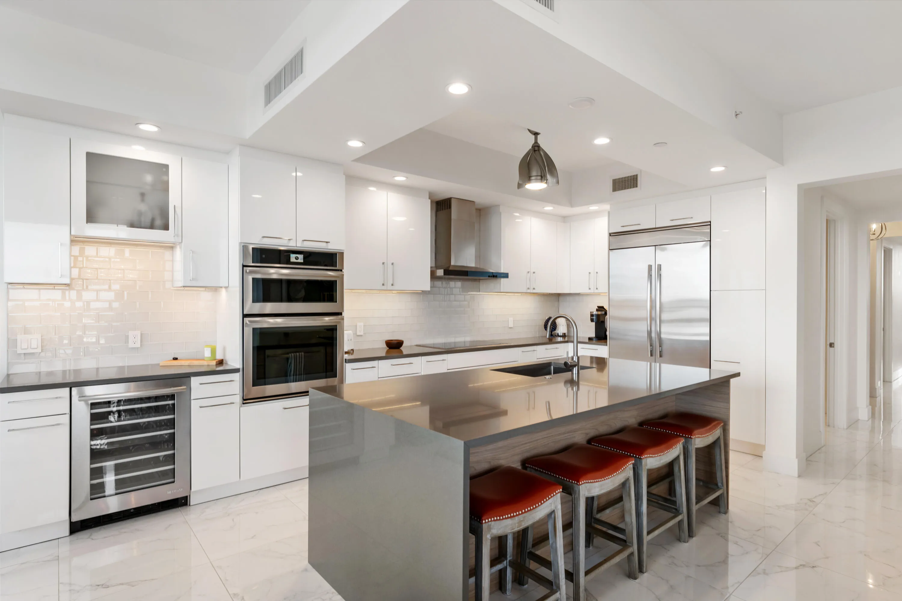1 Water Club 603_Kitchen Island