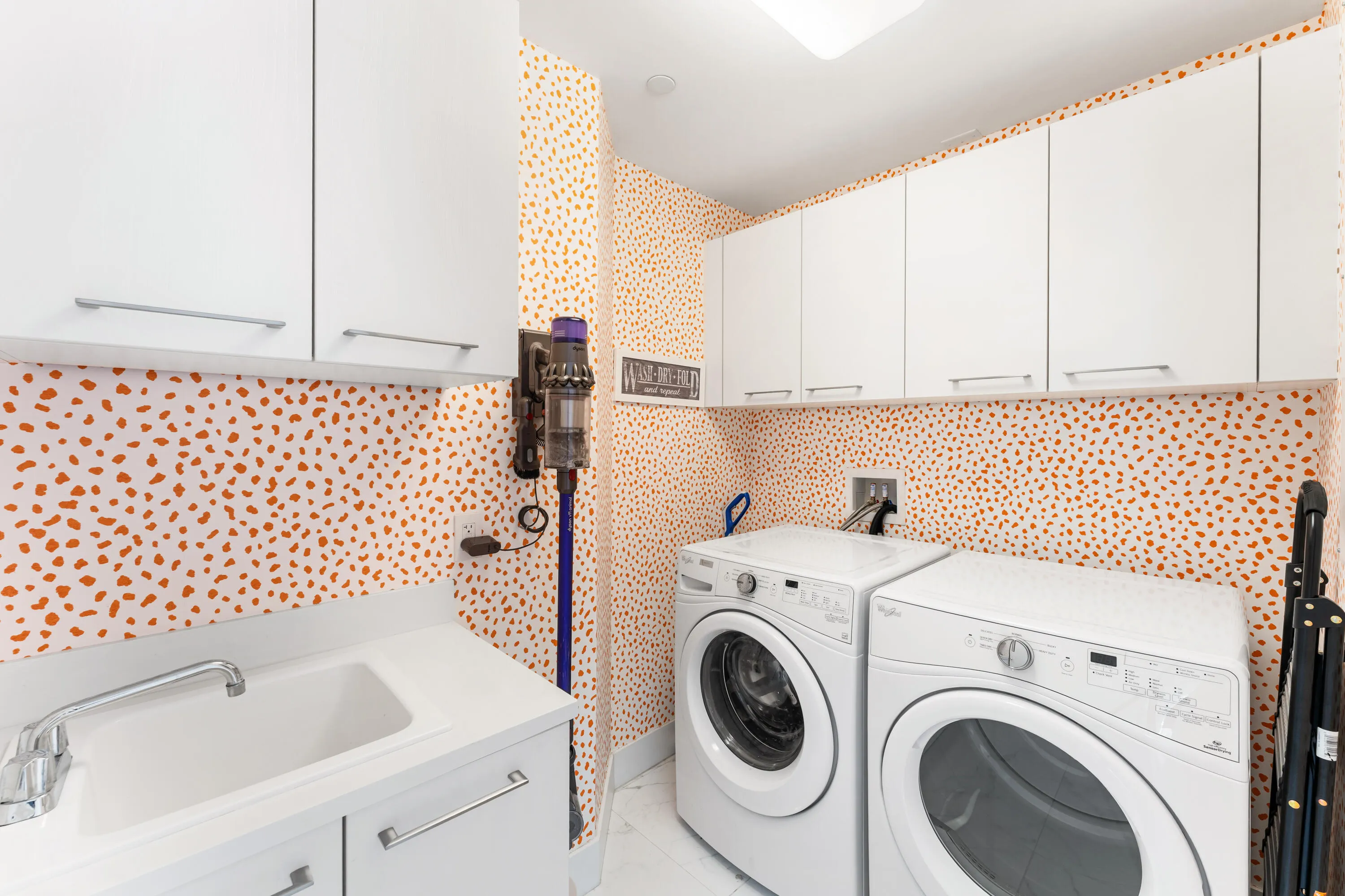 1 Water Club 603_Laundry