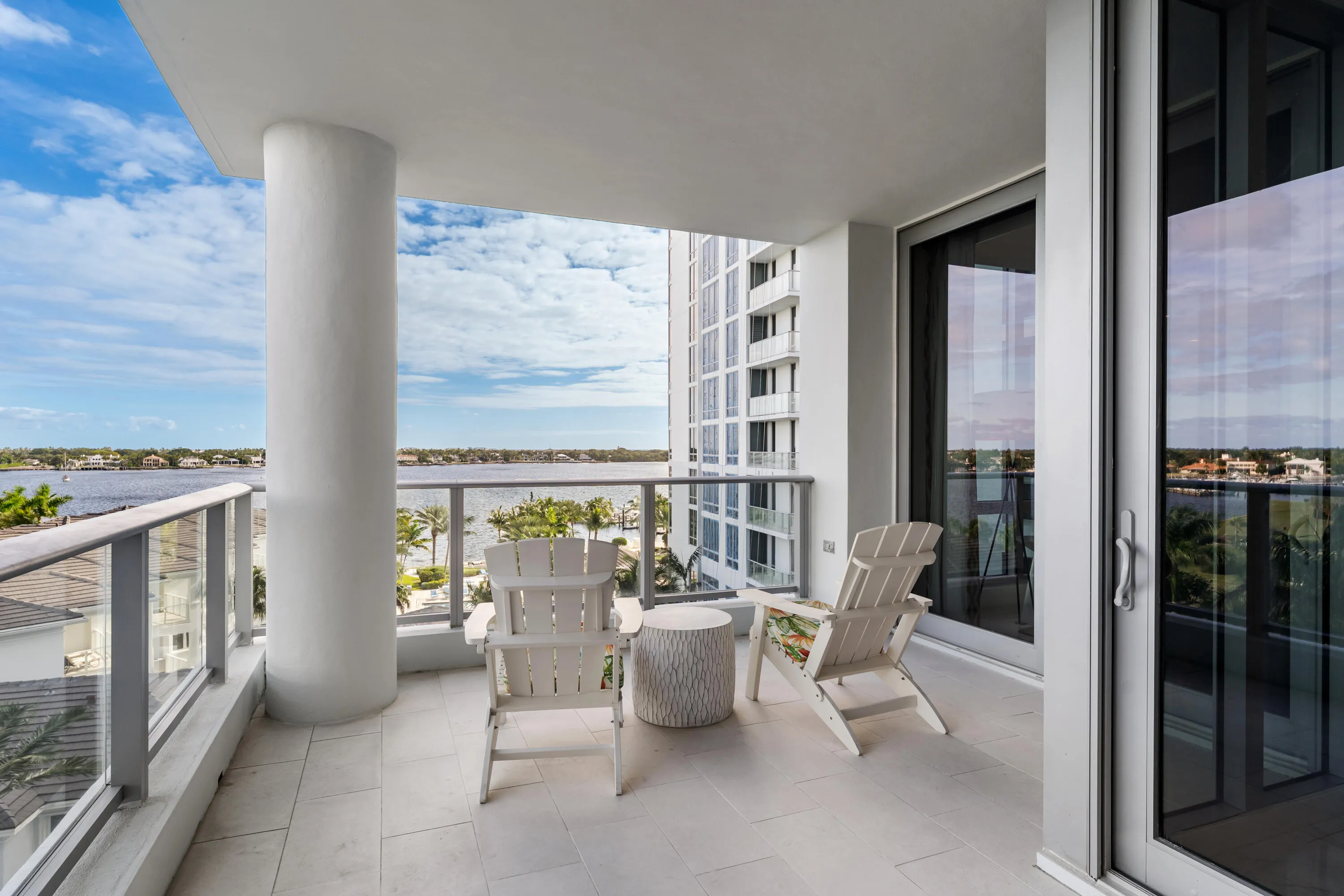 1 Water Club 603_Patio