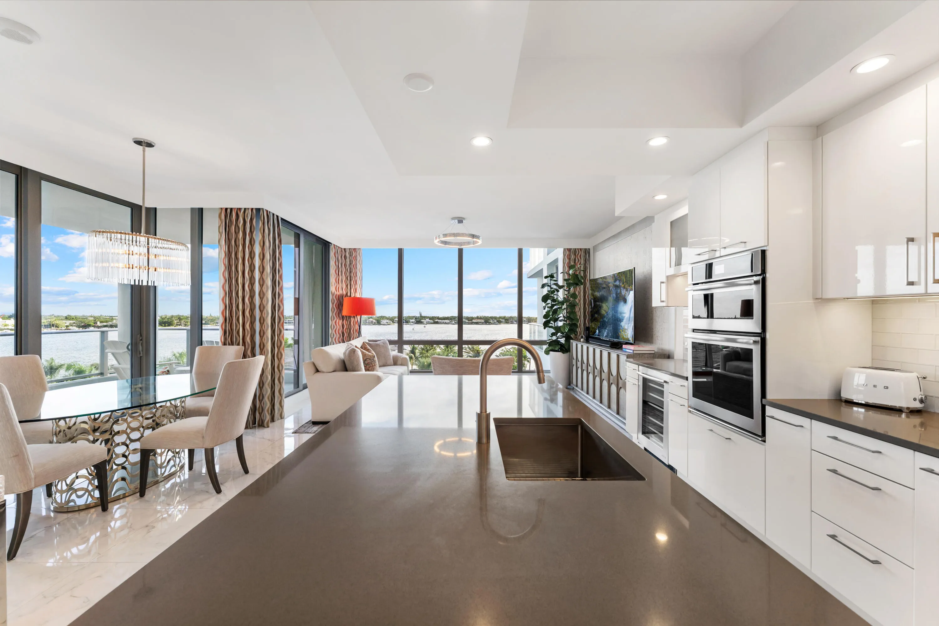 1 Water Club 603_Island