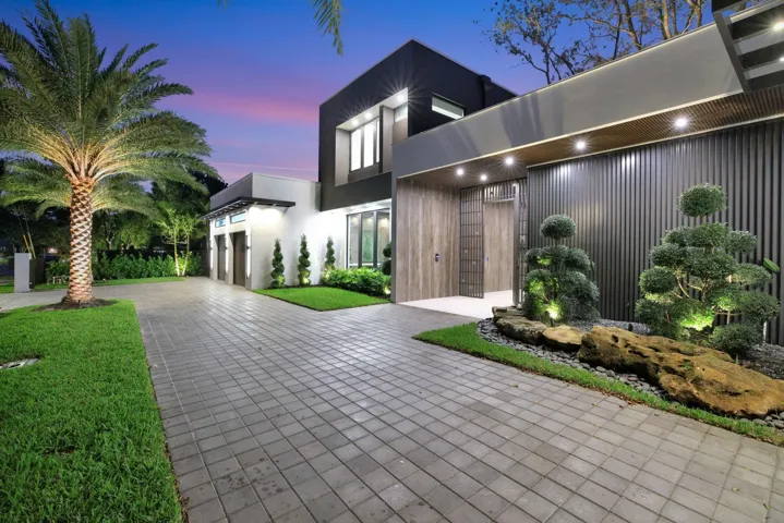 Front Entry / Driveway