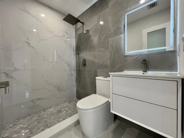 2nd Bathroom