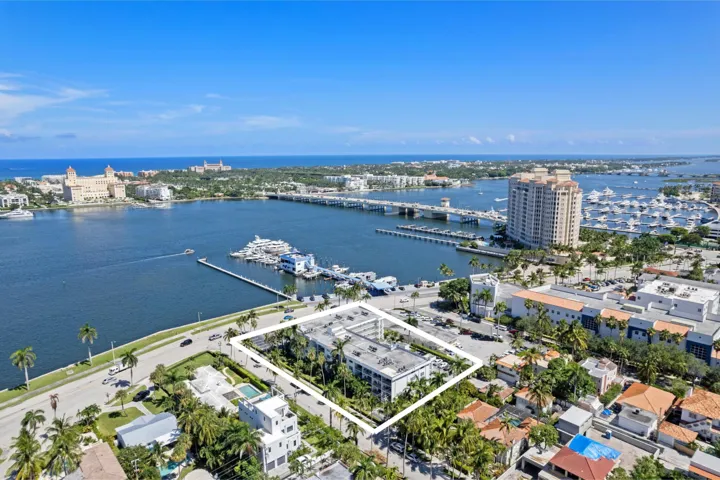 Prime North Flagler location across from Palm Beach Yacht Club