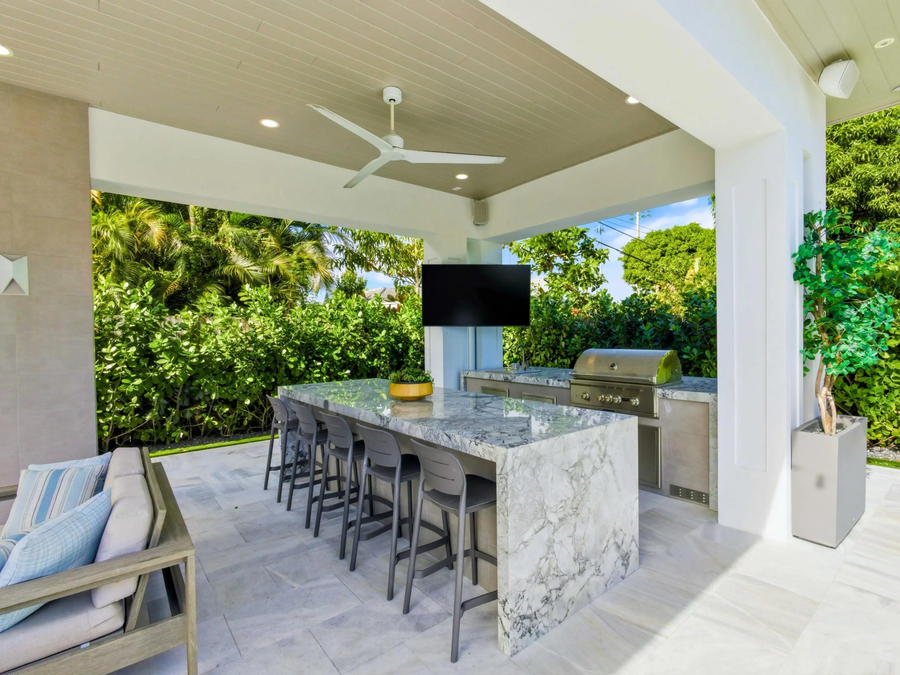 Gazebo Kitchen Bar 1