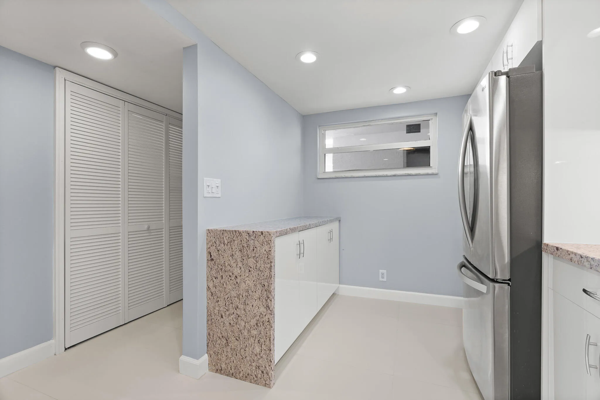 Side-Prep Area