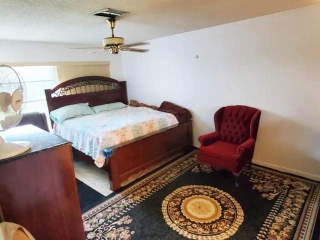 Master Bed room (2)