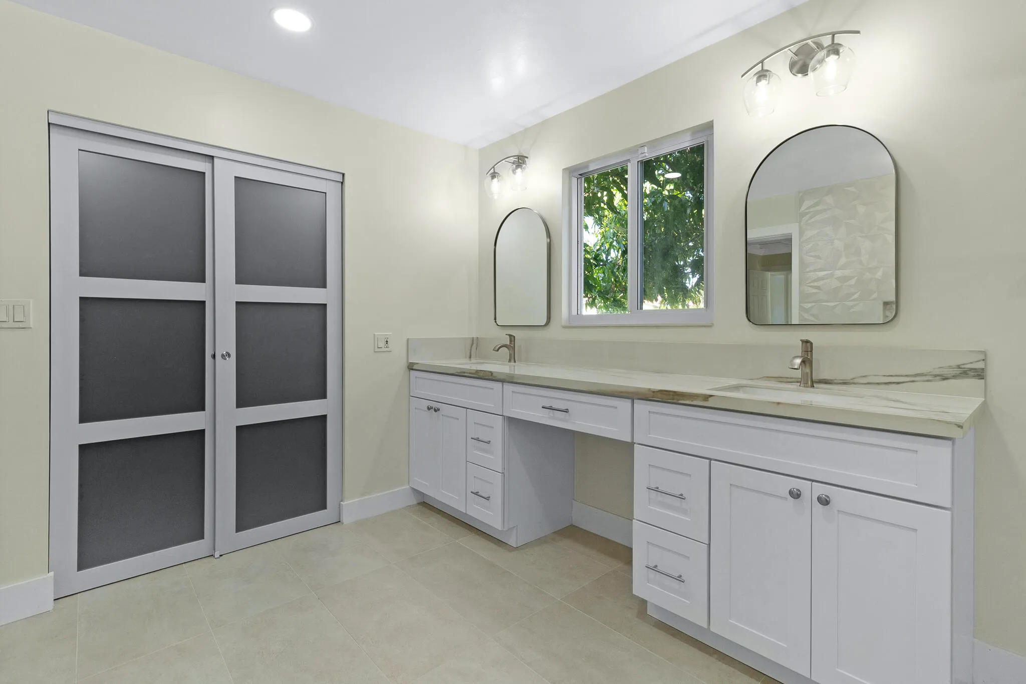 Double Sinks/Vanity