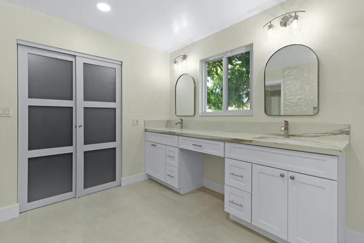 Double Sinks/Vanity