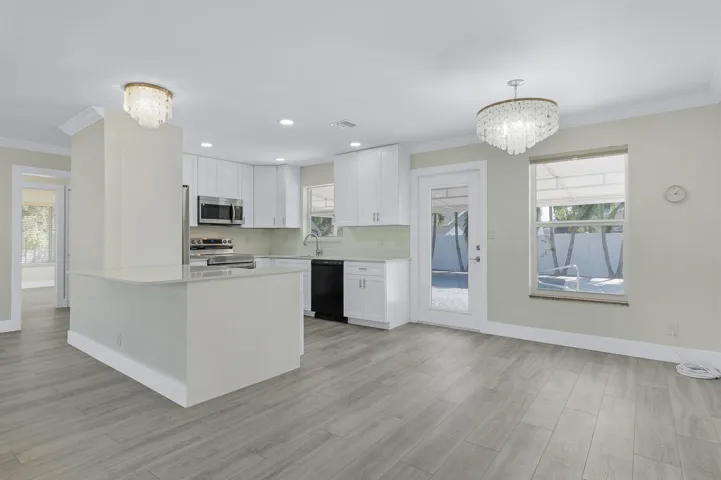 Kitchen & Dining Area