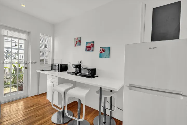 Photo 8