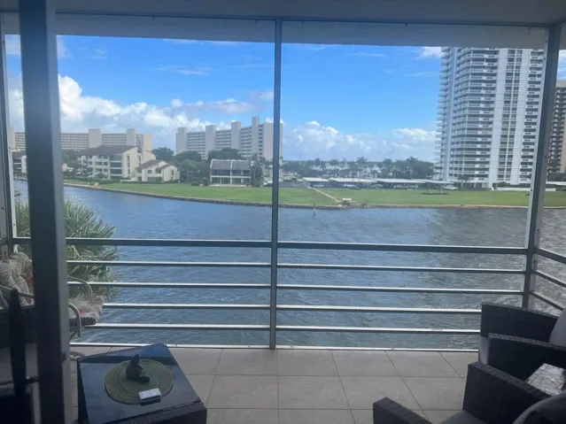 YachtClub26
