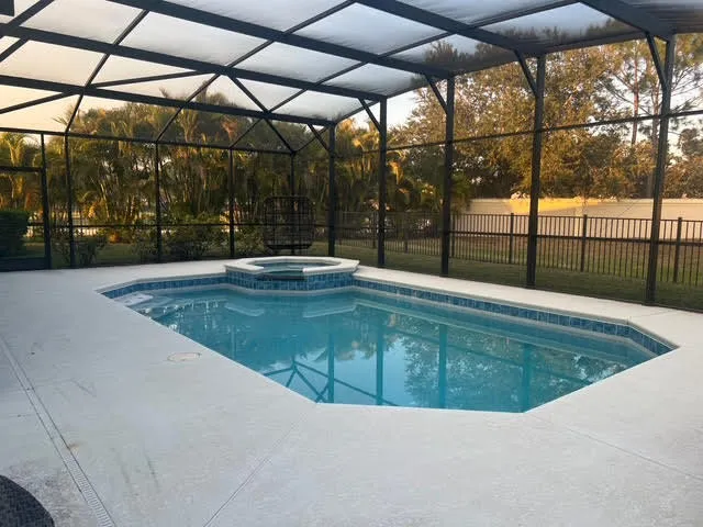 IngroundPool Raised Spa full Screen Encl