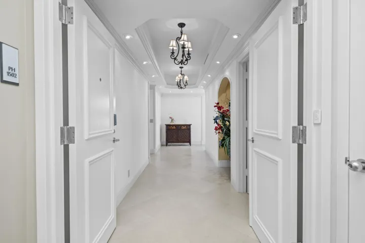 Private foyer entry