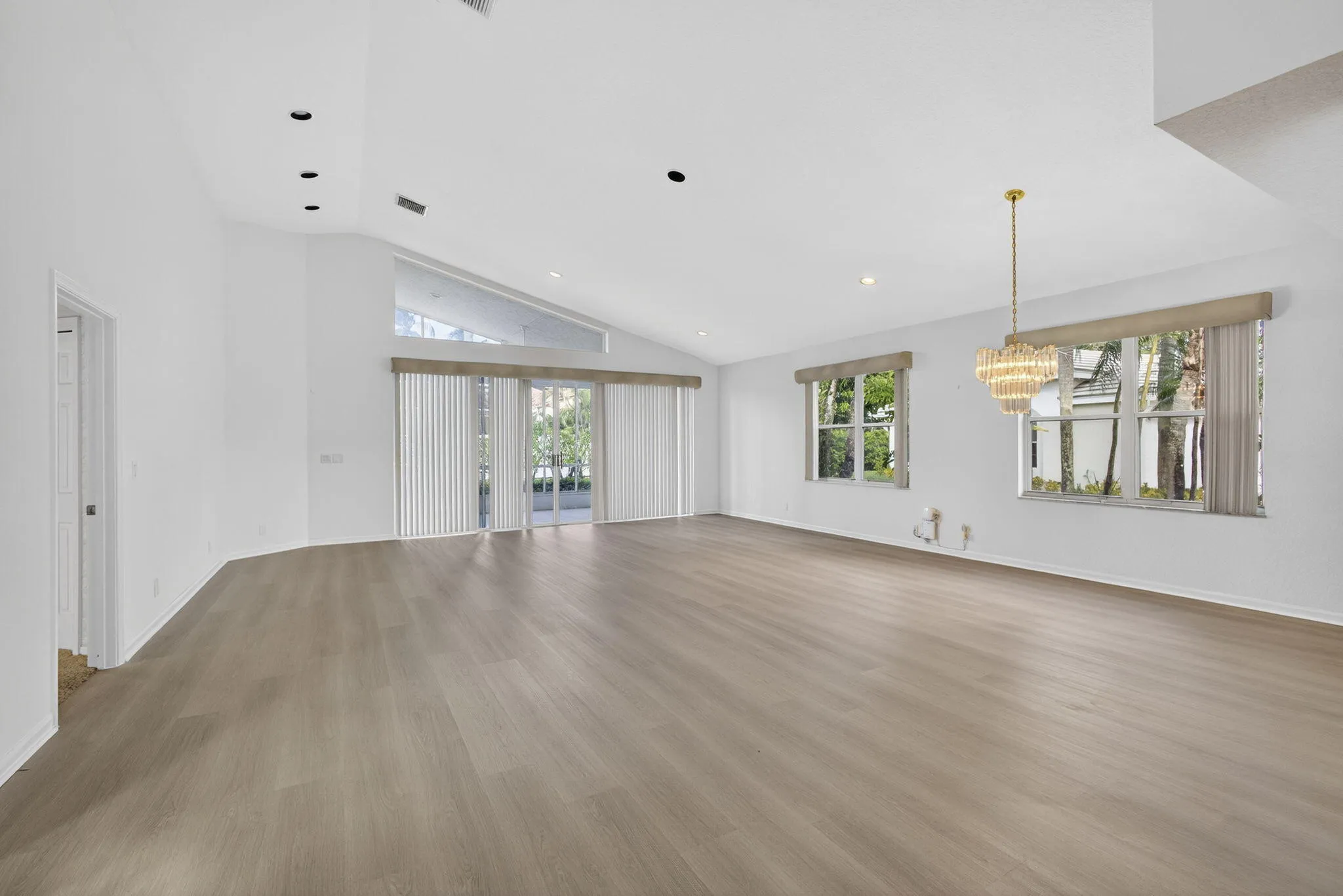 huge living & dining area