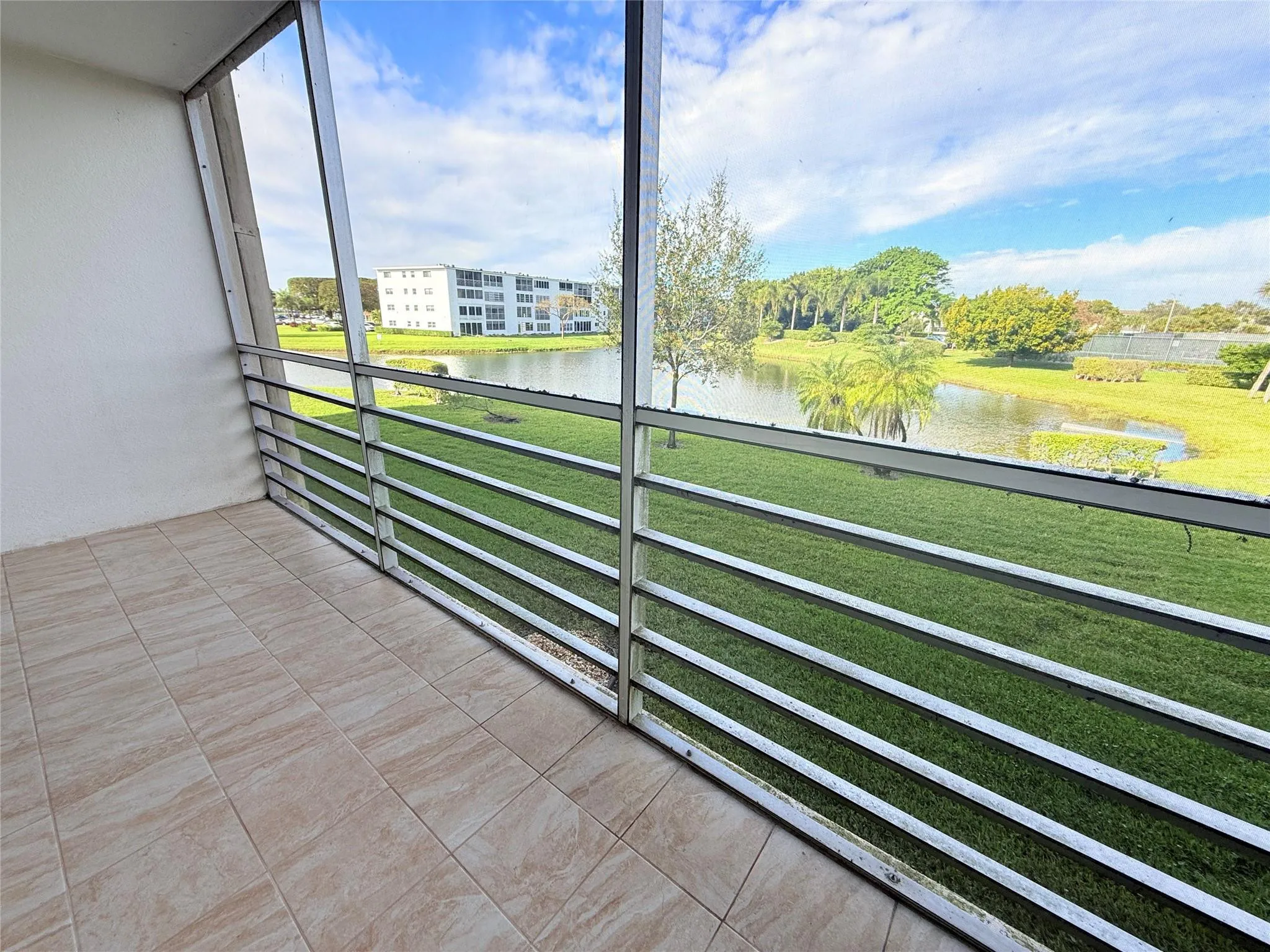 Photo 33