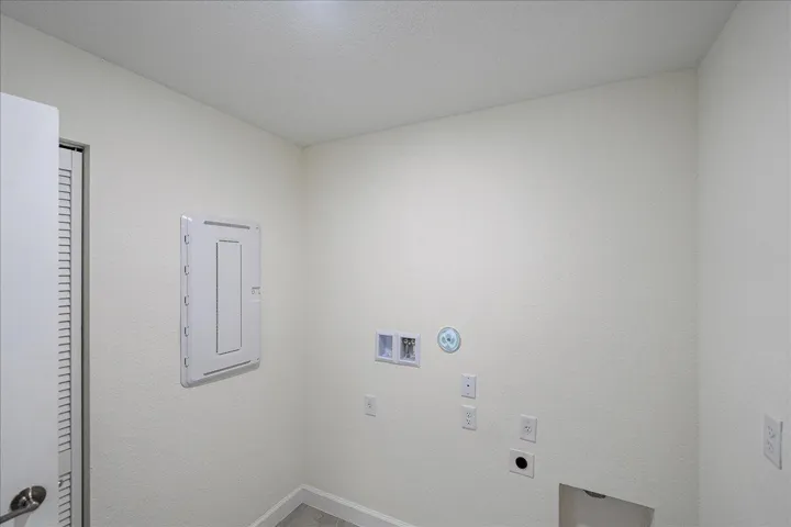 39-DSC7933