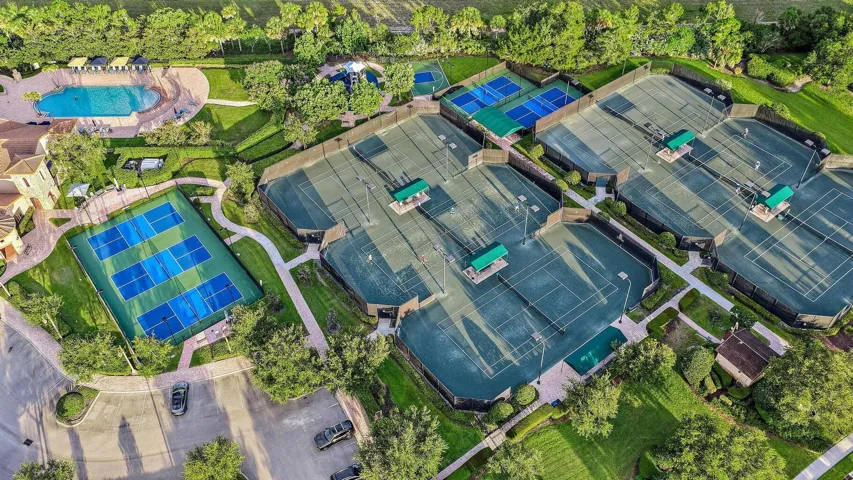 Six Har Tru tennis courts and pickleball courts