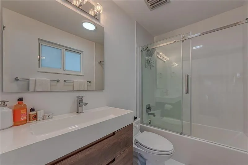 Bathroom #3 with Bathtub...