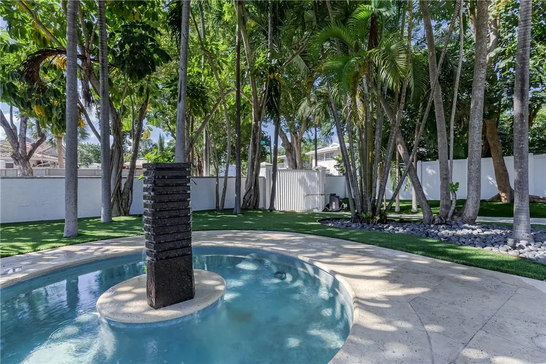 Fountain and Electric Front Entry Gate!