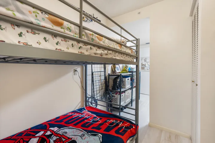 901 Seafarer circle 306 19-2