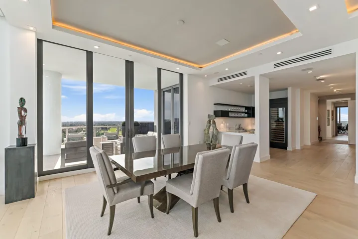 Formal Dining