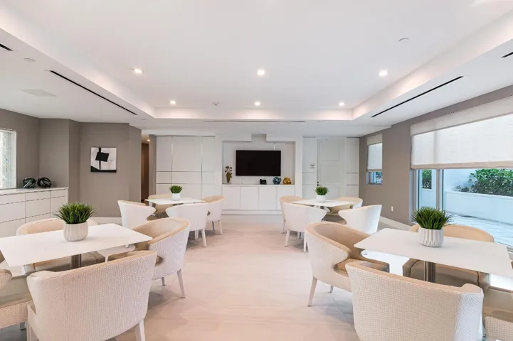5 Clubroom