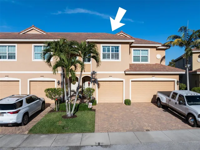 BEAUTIFUL 2 STORY TOWNHOME