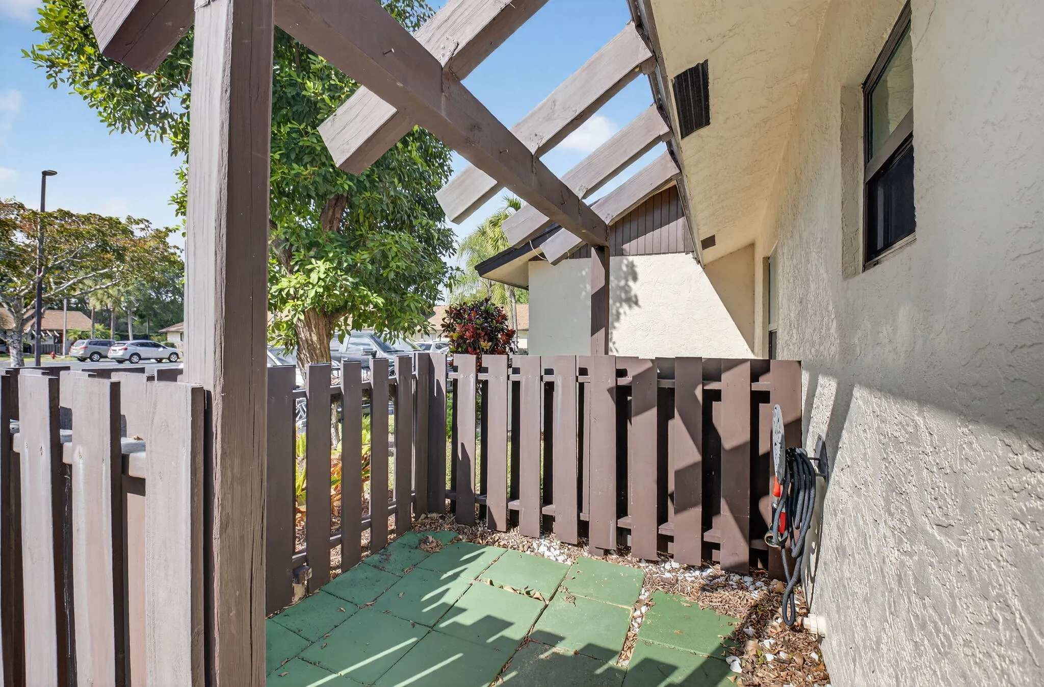 FRONT ENTRY PATIO