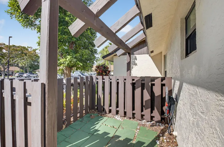 FRONT ENTRY PATIO