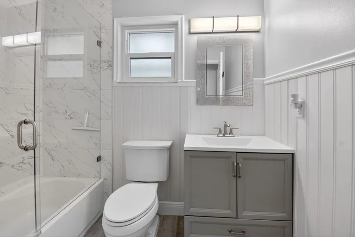 BEAUTIFUL UPDATED GUEST BATH