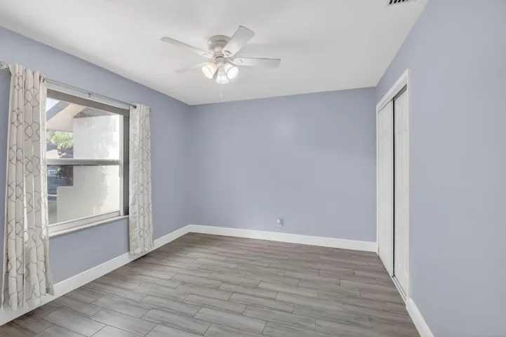 SUNNY GUEST BEDROOM