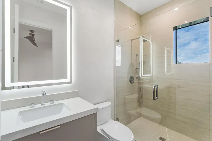 450 NE Spanish Ct Boca Raton FL-60