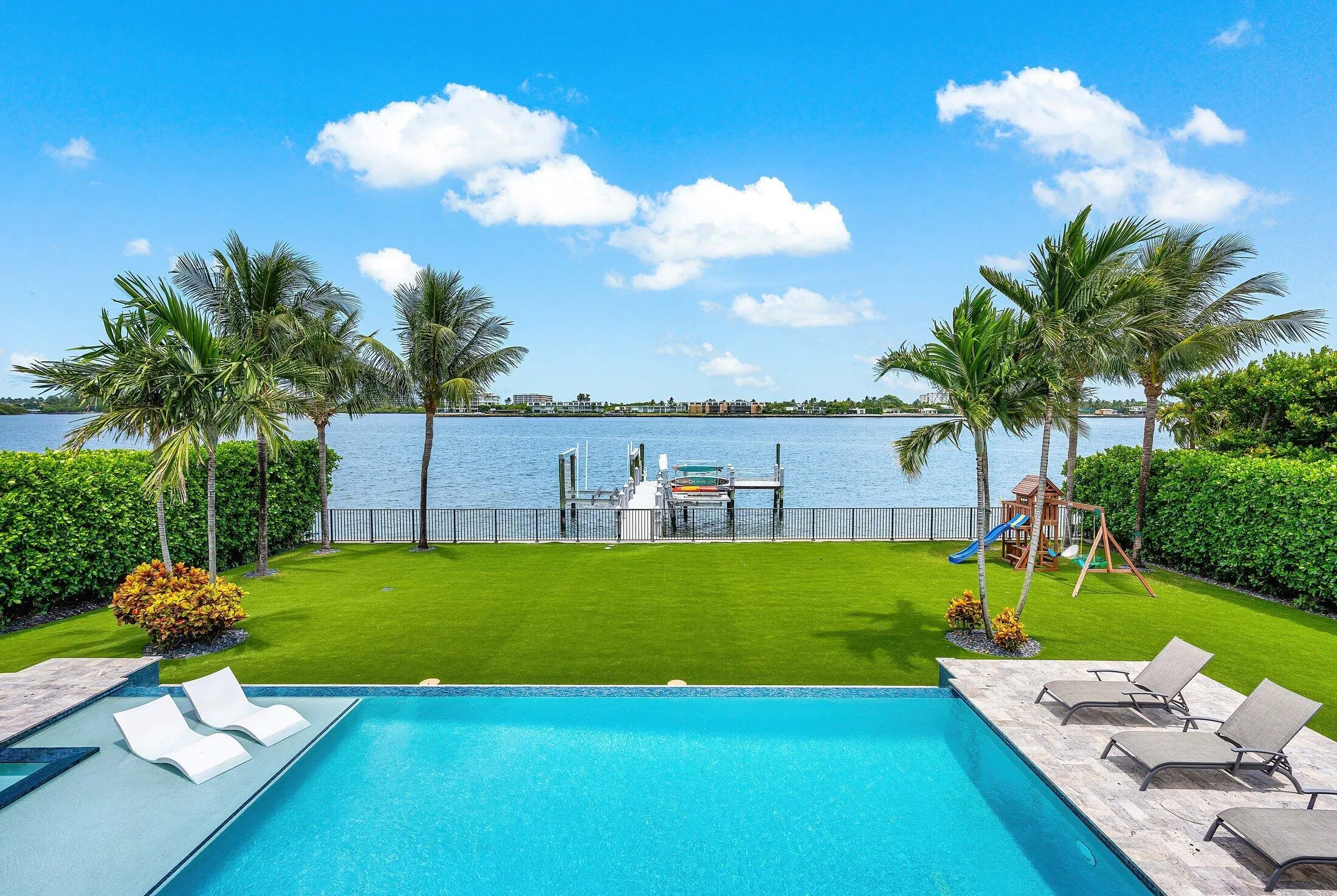 045-2100NotreDameDrive-LakeWorthBeach-FL
