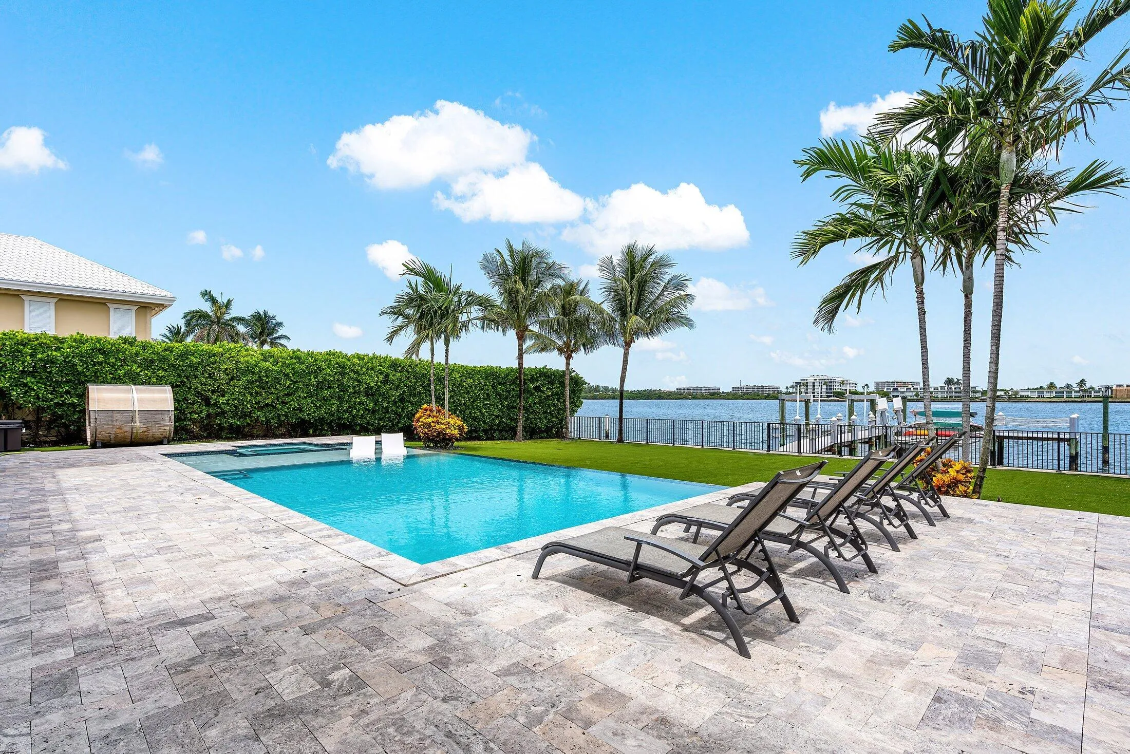 049-2100NotreDameDrive-LakeWorthBeach-FL
