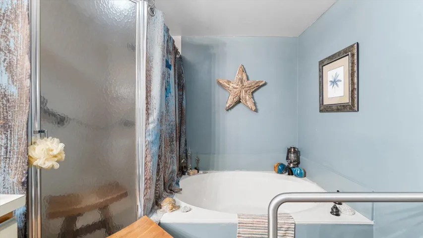 13 - 110 Half Moon Cir C1 - Primary Bath