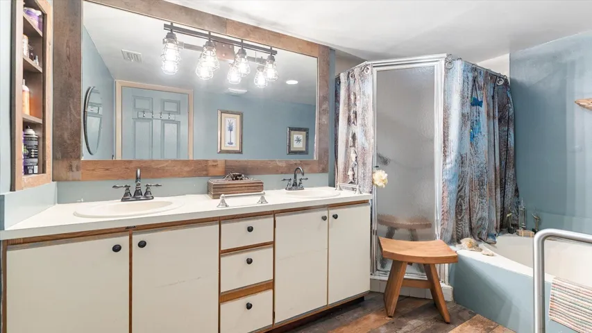 12 - 110 Half Moon Cir C1 - Primary Bath