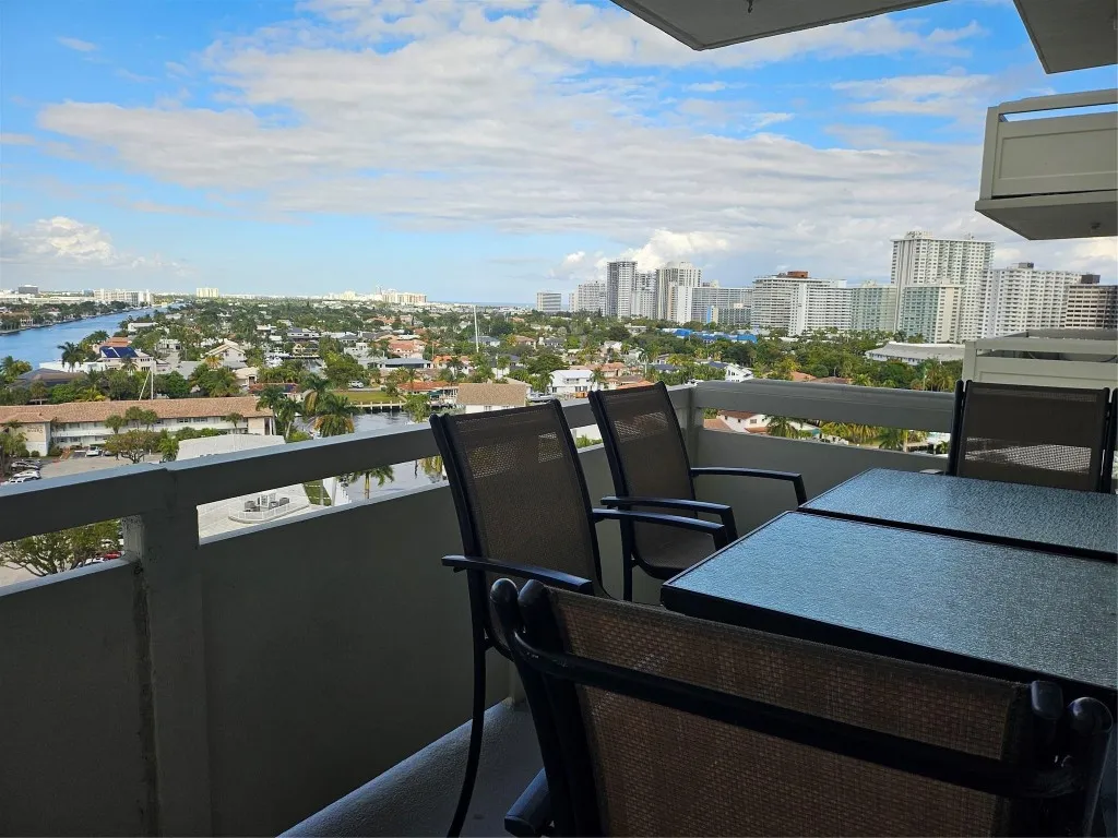 balcony furniture in place