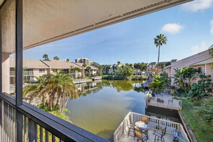 BEAUTIFUL POND VIEWS..............