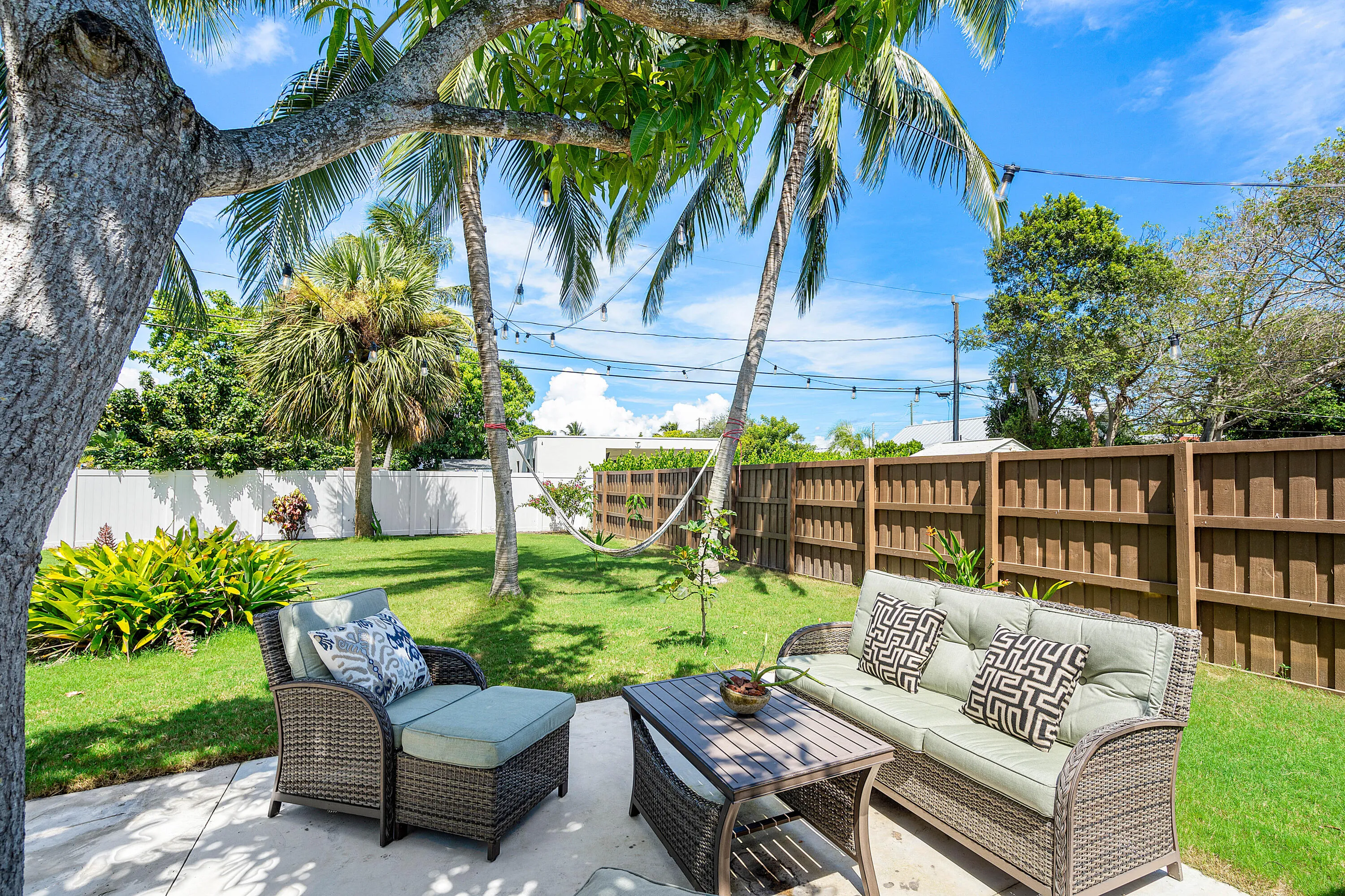 032-363GlouchesterStreet-BocaRaton-FL-33