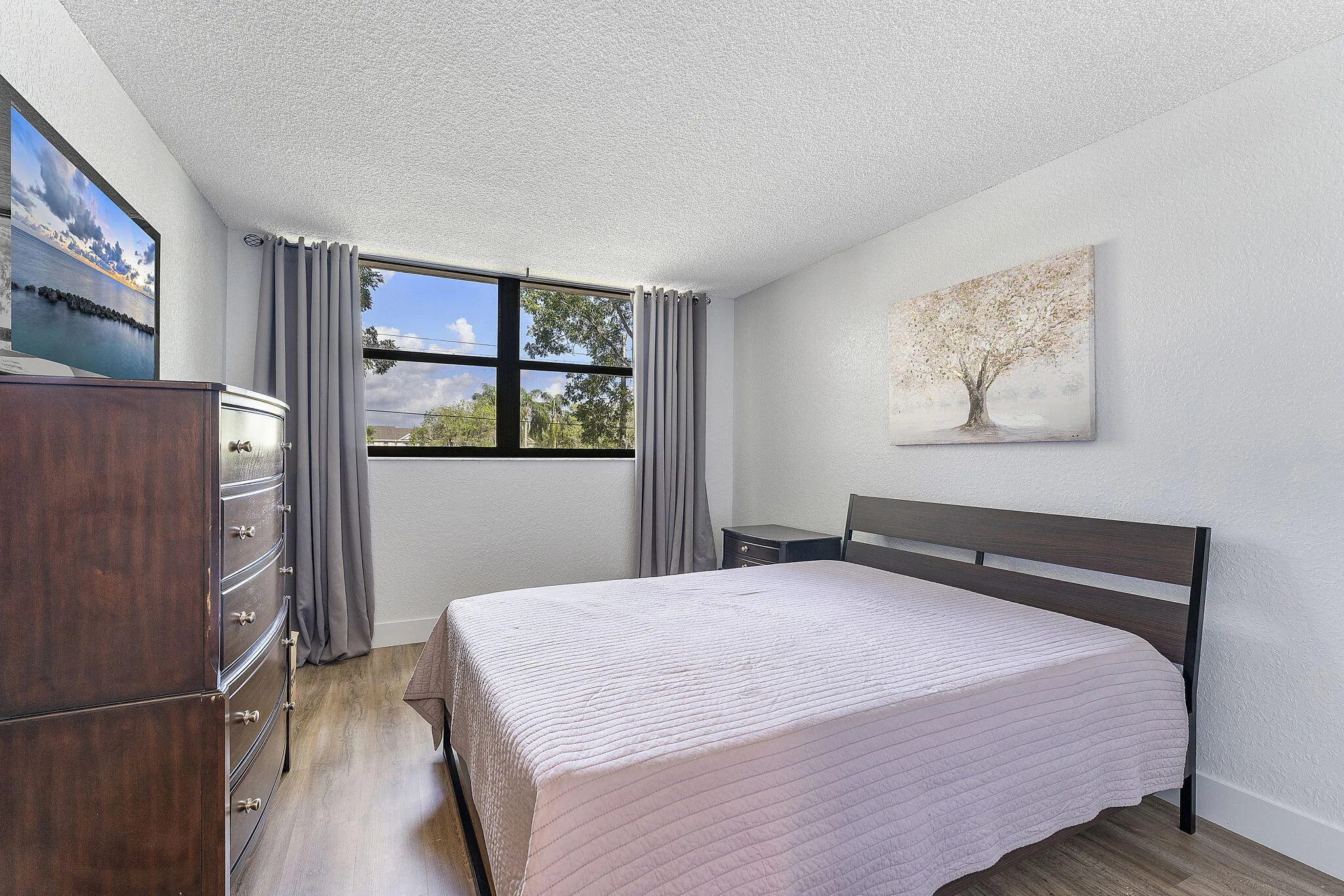 Additional Bedroom, Split floor Plan with it’s own bathroom, en-suite and large closet includes built-ins
