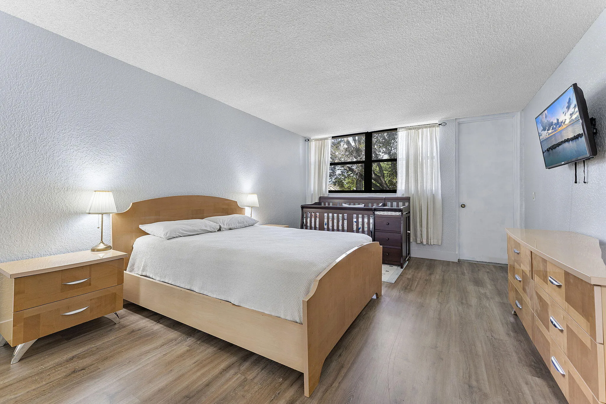 Primary bedroom has Balcony access