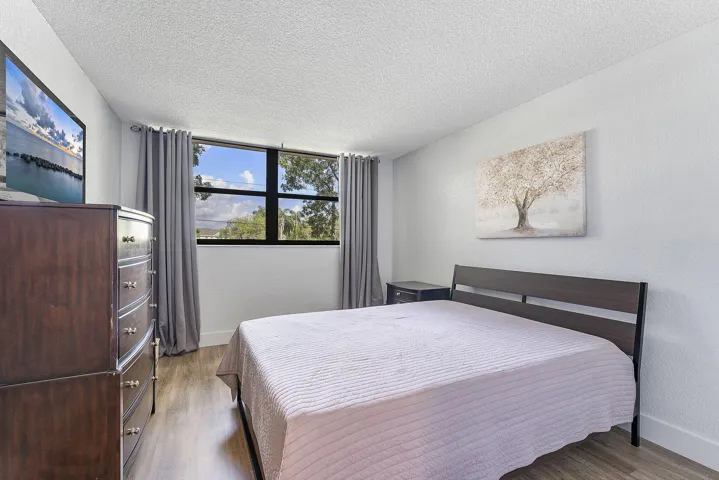 Additional Bedroom, Split floor Plan with it’s own bathroom, en-suite and large closet includes built-ins