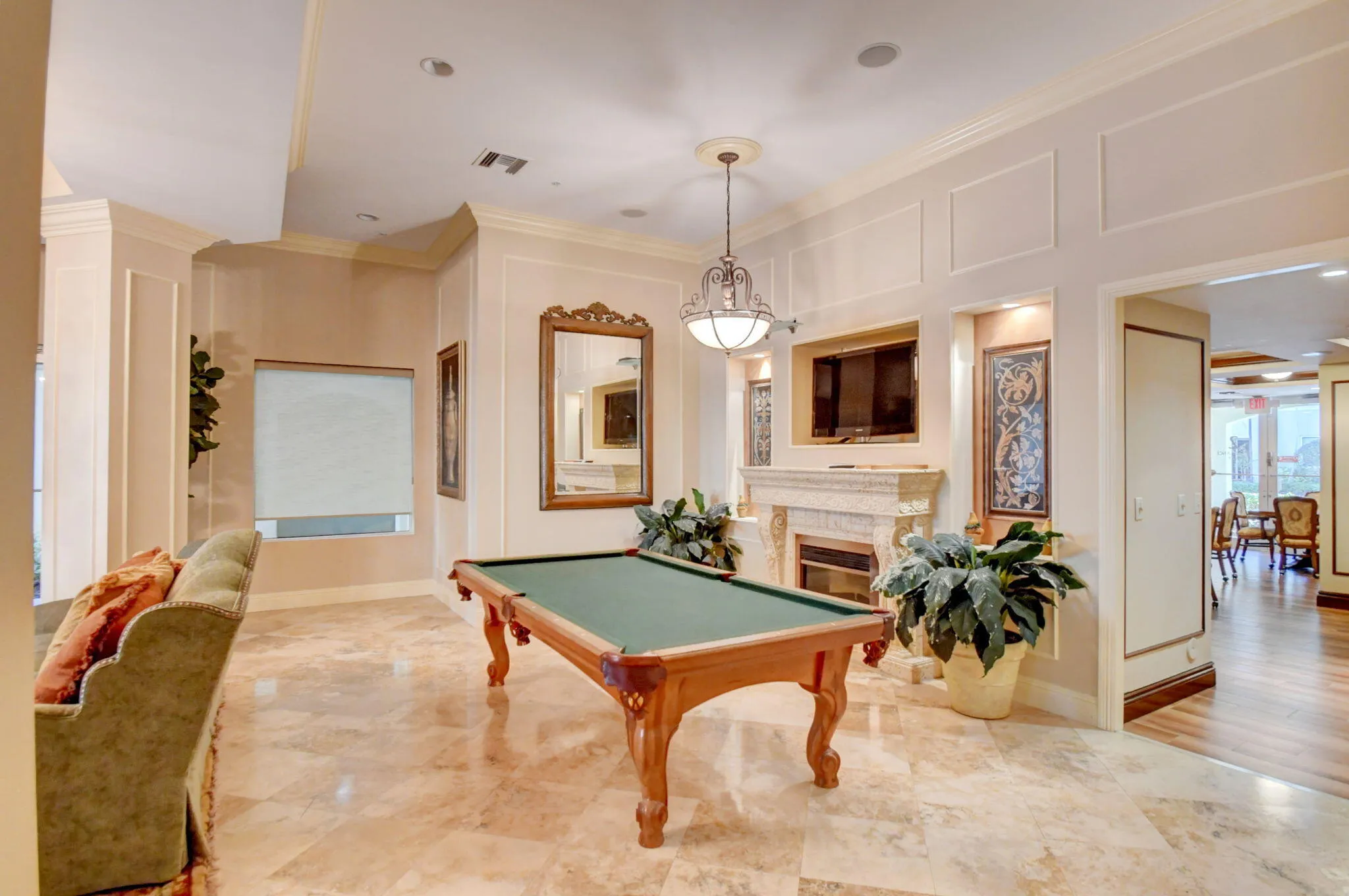 CLUBHOUSE